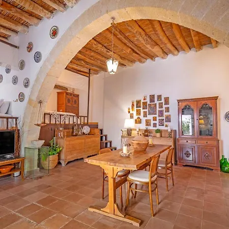 Hidden Gem Of , Traditional House & Patio *