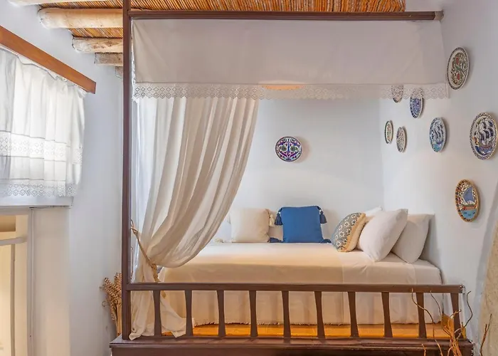 Hidden Gem Of , Traditional House & Patio Holiday home