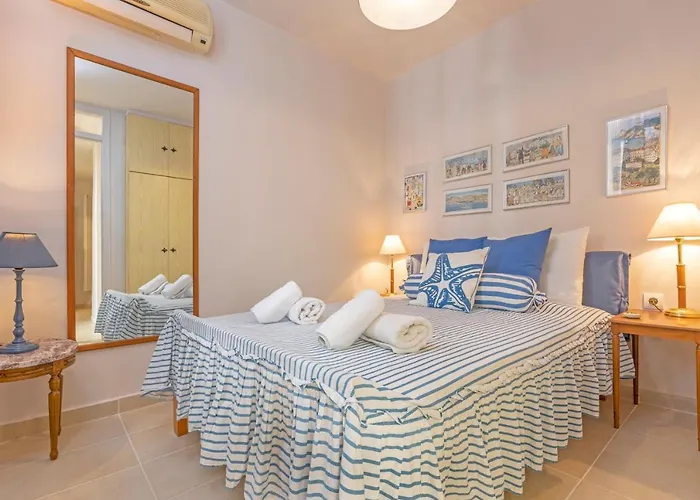 Holiday home Hidden Gem Of , Traditional House & Patio