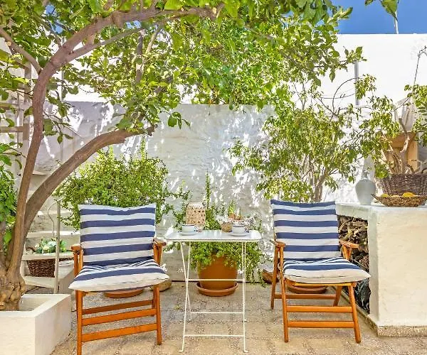 Hidden Gem Of , Traditional House & Patio *