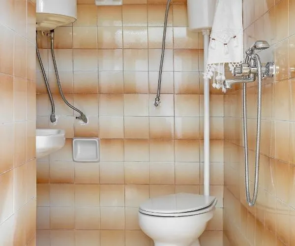 Hidden Gem Of , Traditional House & Patio Holiday home *