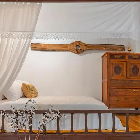 Hidden Gem Of , Traditional House & Patio