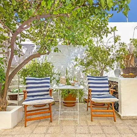 Hidden Gem Of , Traditional House & Patio *
