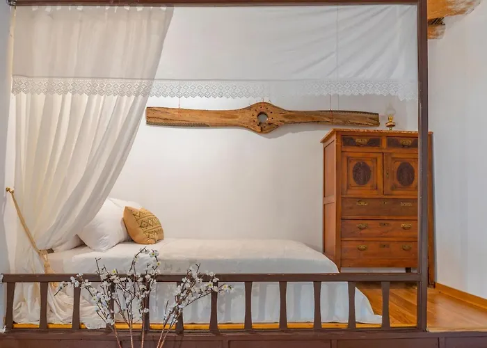 Hidden Gem Of , Traditional House & Patio