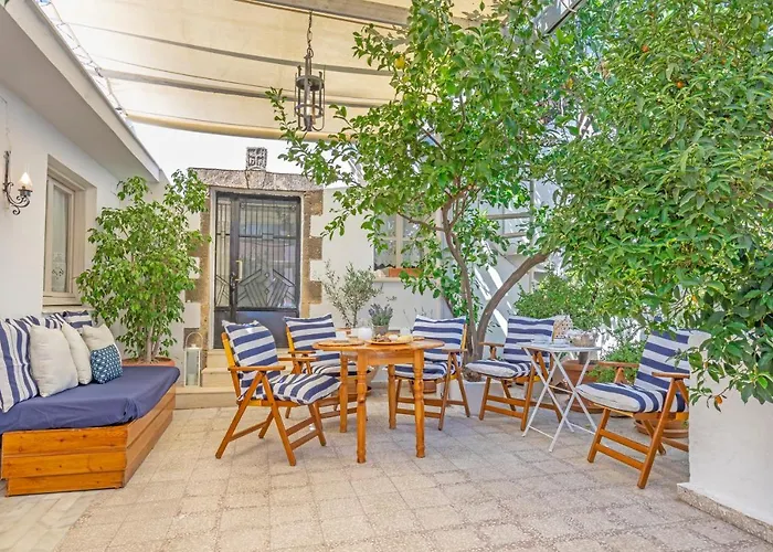 Hébergement de vacances Hidden Gem Of , Traditional House & Patio