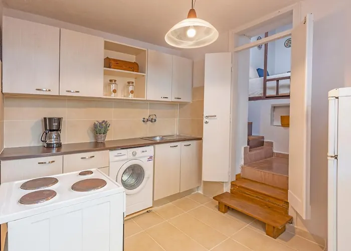 Hidden Gem Of , Traditional House & Patio Hébergement de vacances