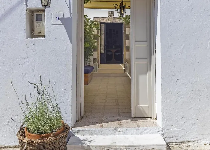 Hidden Gem Of , Traditional House & Patio בית נופש אפאנטו